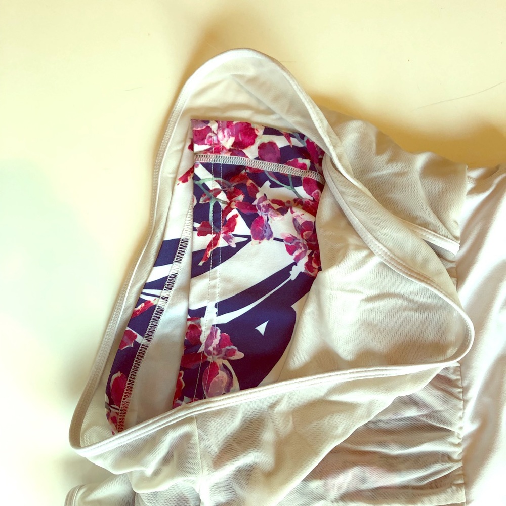 Medium Fabletics Floral & White Runners Shorts!